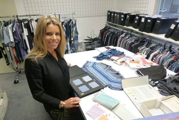 Apparel merchandiser