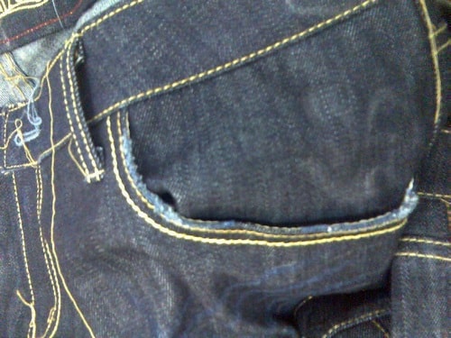 Grinding mark on a pocket edge