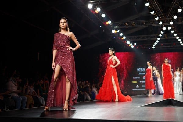 Effects of Fashion Show in Textile and Apparel Industry